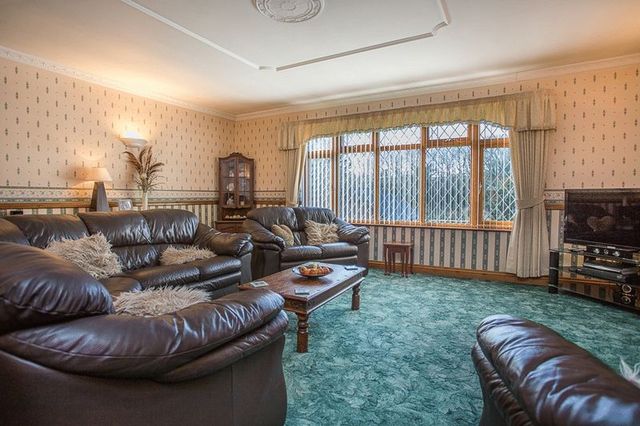  Image of 4 bedroom Detached house for sale in Havant Road Horndean Waterlooville PO8 at Havant Road Horndean Waterlooville, PO8 0DP