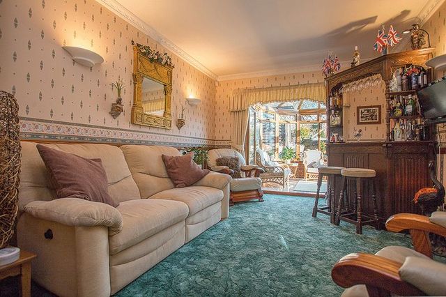 Image of 4 bedroom Detached house for sale in Havant Road Horndean Waterlooville PO8 at Havant Road Horndean Waterlooville, PO8 0DP