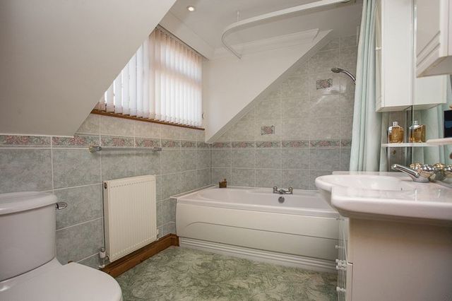  Image of 4 bedroom Detached house for sale in Havant Road Horndean Waterlooville PO8 at Havant Road Horndean Waterlooville, PO8 0DP