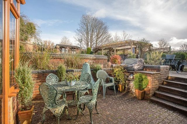  Image of 4 bedroom Detached house for sale in Havant Road Horndean Waterlooville PO8 at Havant Road Horndean Waterlooville, PO8 0DP