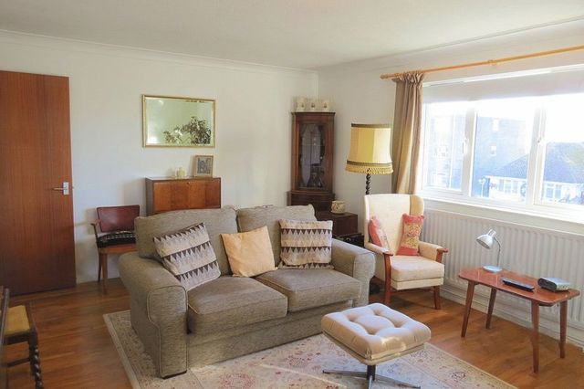  Image of 1 bedroom Retirement Property for sale in Central Avenue Telscombe Cliffs Peacehaven BN10 at Central Avenue Telscombe Cliffs Peacehaven, BN10 7LY