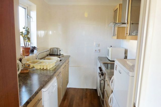  Image of 1 bedroom Retirement Property for sale in Central Avenue Telscombe Cliffs Peacehaven BN10 at Central Avenue Telscombe Cliffs Peacehaven, BN10 7LY