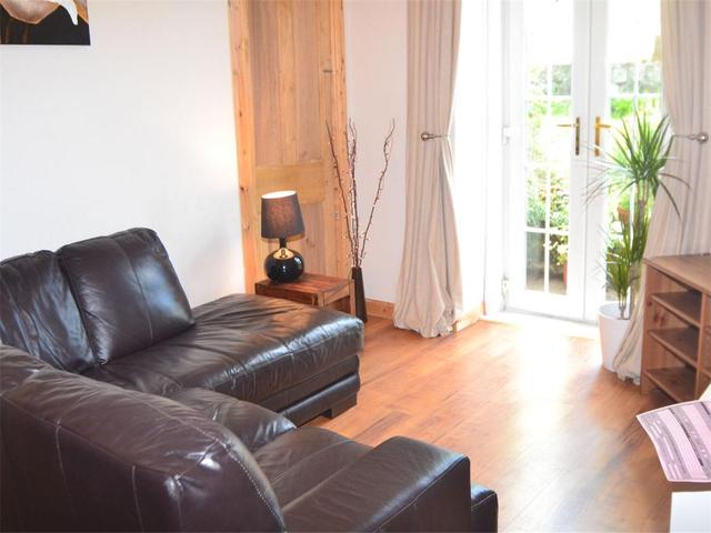  Image of 1 bedroom Flat to rent in Hawthornvale Edinburgh EH6 at Newhaven Edinburgh Edinburgh, EH6 4JN
