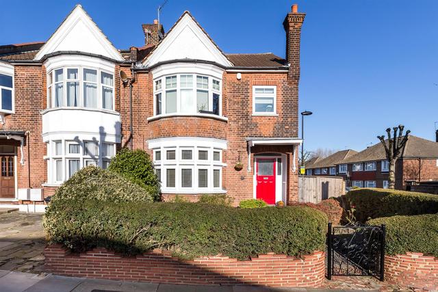  Image of 1 bedroom Maisonette for sale in Hazelwood Lane London N13 at Hazelwood Lane London London, N13 5HF