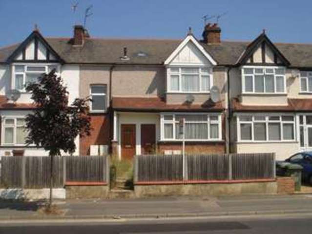  Image of 2 bedroom Flat to rent in Headstone Gardens North Harrow Harrow HA2 at Headstone Gardens  Harrow, HA2 6PW