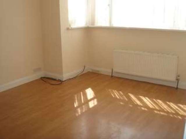  Image of 2 bedroom Flat to rent in Headstone Gardens North Harrow Harrow HA2 at Headstone Gardens  Harrow, HA2 6PW
