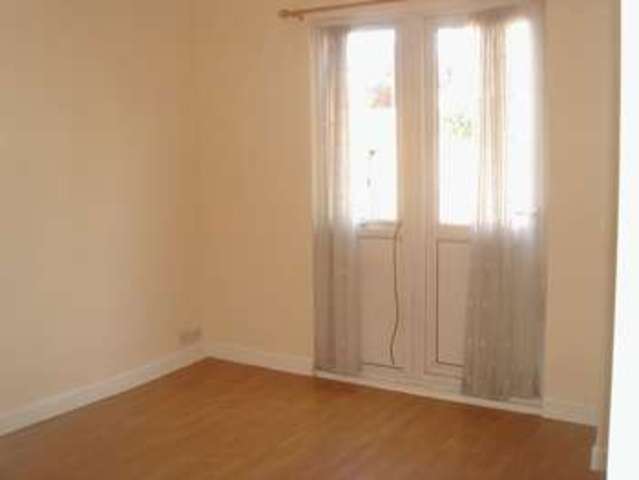  Image of 2 bedroom Flat to rent in Headstone Gardens North Harrow Harrow HA2 at Headstone Gardens  Harrow, HA2 6PW