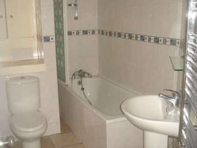  Image of 2 bedroom Flat to rent in Headstone Gardens North Harrow Harrow HA2 at Headstone Gardens  Harrow, HA2 6PW