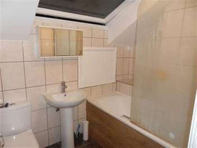  Image of 2 bedroom Flat to rent in Headstone Road Harrow-on-the-Hill Harrow HA1 at 60 Headstone Road  Harrow, HA1 1PS