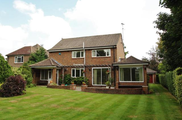  Image of 4 bedroom Detached house for sale in Heath Road Horsell Woking GU21 at Horsell Surrey Horsell, GU21 4DT