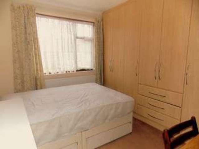  Image of 1 bedroom Property to rent in Heath Road Hillingdon Uxbridge UB10 at Heath Road, Room 4  Uxbridge, UB10 0SN