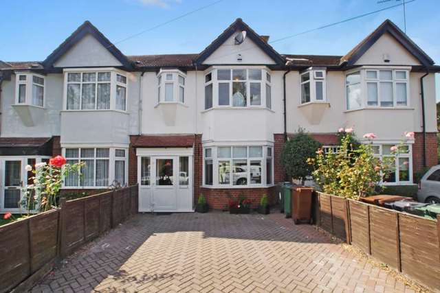  Image of 3 bedroom Detached house to rent in Heathcote Grove London E4 at Heathcote Grove Chingford London, E4 6SF