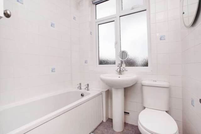  Image of 3 bedroom Detached house to rent in Heathcote Grove London E4 at Heathcote Grove Chingford London, E4 6SF