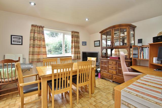  Image of 4 bedroom Detached house for sale in Heather Close Horsell Woking GU21 at Horsell  Horsell, GU21 4JR
