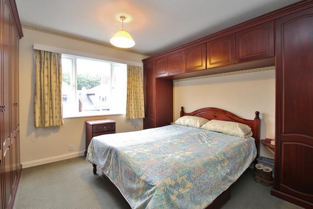  Image of 4 bedroom Detached house for sale in Heather Close Horsell Woking GU21 at Horsell  Horsell, GU21 4JR