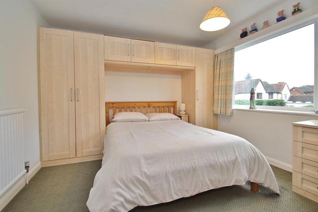  Image of 4 bedroom Detached house for sale in Heather Close Horsell Woking GU21 at Horsell  Horsell, GU21 4JR