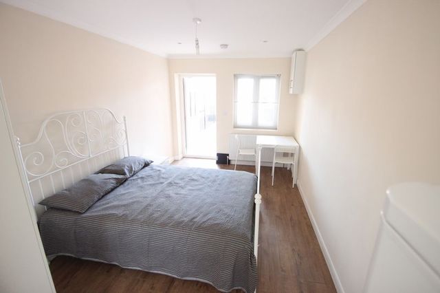  Image of Flat to rent in Hendon Way London NW2 at Hendon Way  London, NW2 2NB
