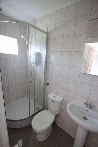  Image of Flat to rent in Hendon Way London NW2 at Hendon Way  London, NW2 2NB