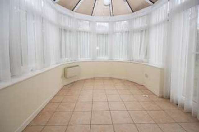  Image of 4 bedroom Bungalow for sale in Hengistbury Road Southbourne Bournemouth BH6 at Hengistbury Road Hengistbury Head BOURNEMOUTH, BH6 4DJ