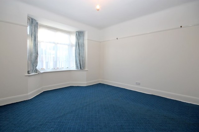  Image of 4 bedroom Bungalow for sale in Hengistbury Road Southbourne Bournemouth BH6 at Hengistbury Road Hengistbury Head BOURNEMOUTH, BH6 4DJ