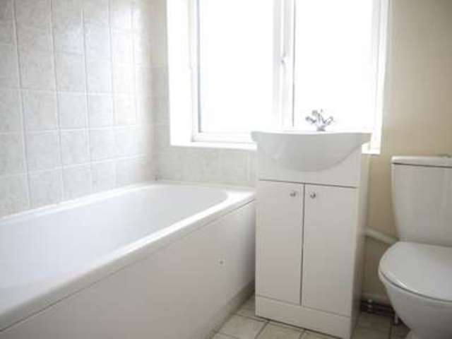  Image of 3 bedroom Terraced house to rent in Heron Square Eastleigh SO50 at Heron Square  EASTLEIGH, SO50 9JD