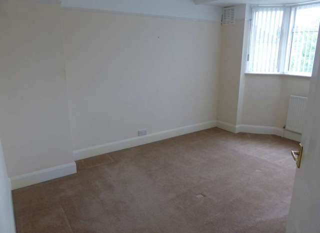 Image of 3 bedroom Detached house to rent in Herschel Crescent Littlemore Oxford OX4 at Herschel Crescent Cowley Oxford, OX4 3TX