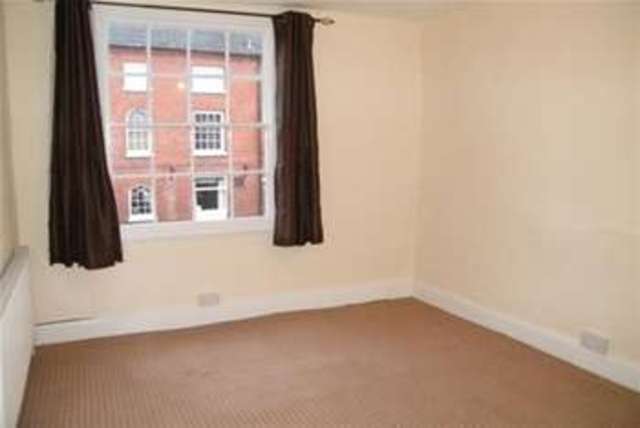  Image of 2 bedroom Flat to rent in High Street Alcester B49 at Alcester, B49 5AF