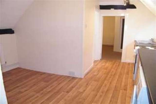  Image of 2 bedroom Flat to rent in High Street Alcester B49 at Alcester, B49 5AF