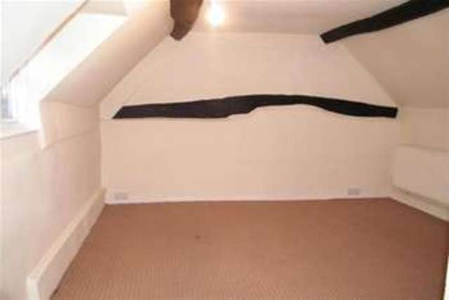  Image of 2 bedroom Flat to rent in High Street Alcester B49 at Alcester, B49 5AF