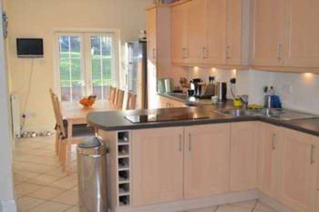  Image of 5 bedroom Detached house to rent in High Street Berkhamsted HP4 at High Street  Berkhamsted, HP4 2BX