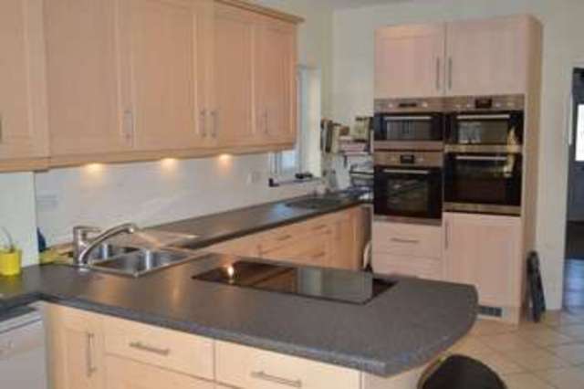  Image of 5 bedroom Detached house to rent in High Street Berkhamsted HP4 at High Street  Berkhamsted, HP4 2BX