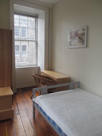  Image of 3 bedroom Flat to rent in High Street Edinburgh EH1 at City Centre Edinburgh Edinburgh, EH1 1TB