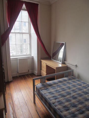  Image of 3 bedroom Flat to rent in High Street Edinburgh EH1 at City Centre Edinburgh Edinburgh, EH1 1TB