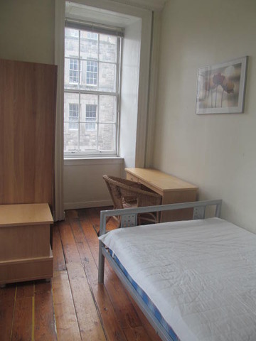  Image of 3 bedroom Flat to rent in High Street Edinburgh EH1 at City Centre Edinburgh Edinburgh, EH1 1TB