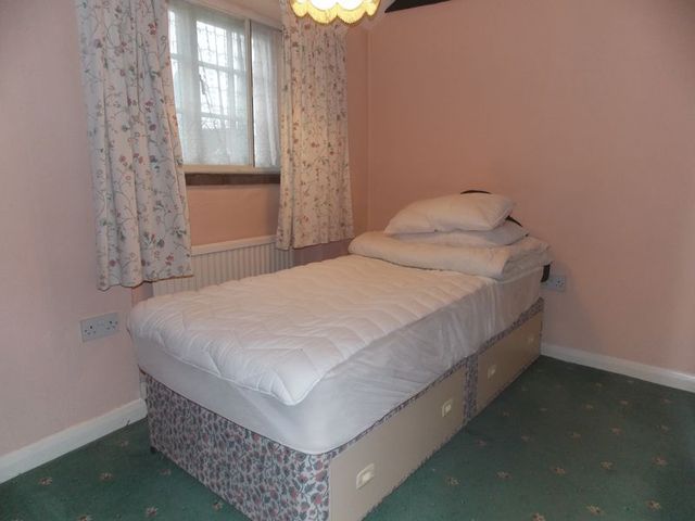  Image of 2 bedroom Flat to rent in High Street Uxbridge UB8 at High Street Cowley Uxbridge, UB8 2ER
