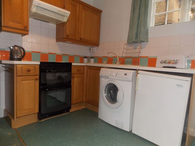  Image of 2 bedroom Flat to rent in High Street Uxbridge UB8 at High Street Cowley Uxbridge, UB8 2ER