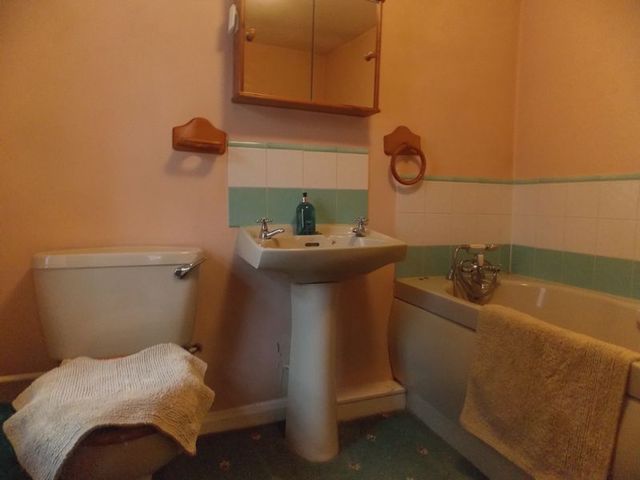  Image of 2 bedroom Flat to rent in High Street Uxbridge UB8 at High Street Cowley Uxbridge, UB8 2ER