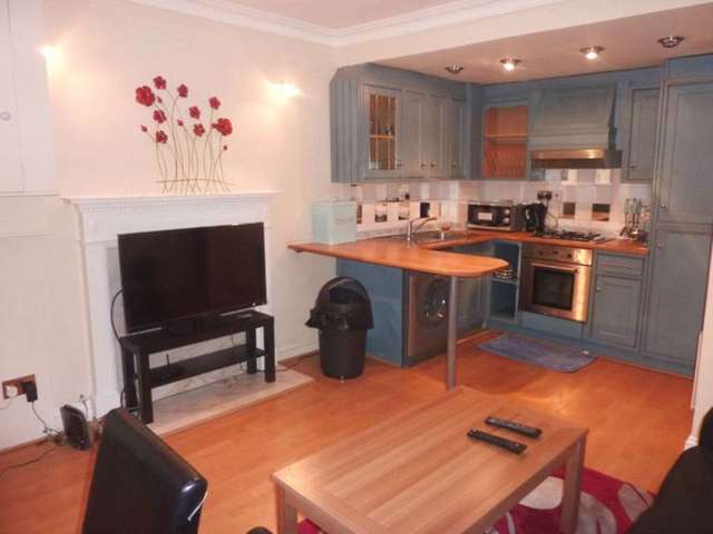  Image of 2 bedroom Apartment to rent in Lexham Gardens London W8 at Lexham Gardens High Street Kensington London, W8 5JA