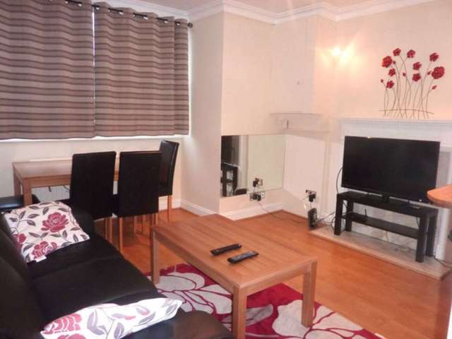  Image of 2 bedroom Apartment to rent in Lexham Gardens London W8 at Lexham Gardens High Street Kensington London, W8 5JA