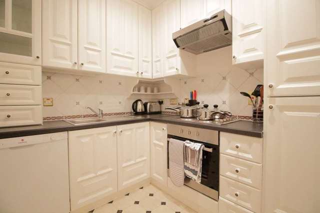  Image of 2 bedroom Apartment to rent in Lexham Gardens London W8 at High Street Kensington London, W8 6JN
