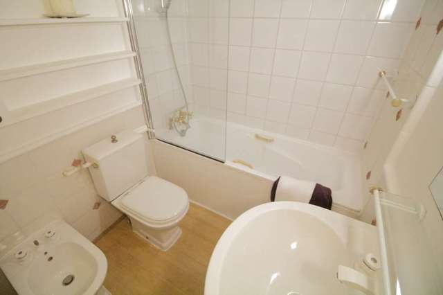  Image of 2 bedroom Apartment to rent in Lexham Gardens London W8 at High Street Kensington London, W8 6JN