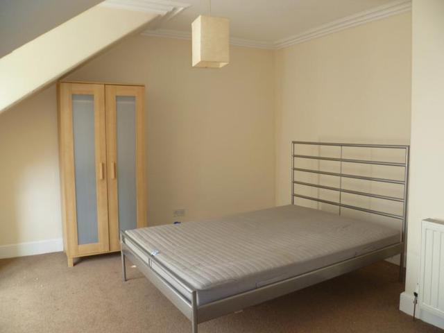  Image of 3 bedroom Flat to rent in High Street Kirkcaldy KY1 at Kirkcaldy Fife Fife, KY1 1NB