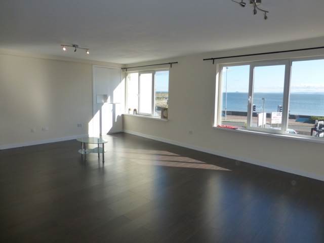  Image of 3 bedroom Flat to rent in High Street Kirkcaldy KY1 at Kirkcaldy Fife Fife, KY1 1JL