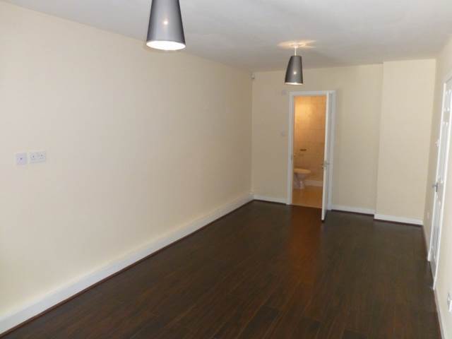  Image of 3 bedroom Flat to rent in High Street Kirkcaldy KY1 at Kirkcaldy Fife Fife, KY1 1JL