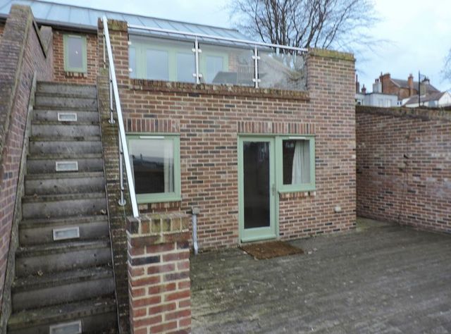  Image of 3 bedroom Semi-Detached house to rent in High Street Lowestoft NR32 at High Street  Lowestoft, NR32 1JB