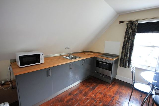  Image of 1 bedroom Flat to rent in High Street Markyate St. Albans AL3 at 1 High Street Markyate St Albans, AL3 8PF