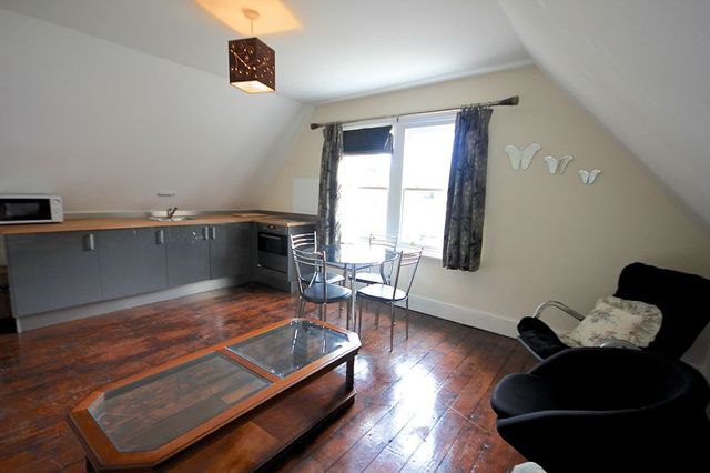  Image of 1 bedroom Flat to rent in High Street Markyate St. Albans AL3 at 1 High Street Markyate St Albans, AL3 8PF