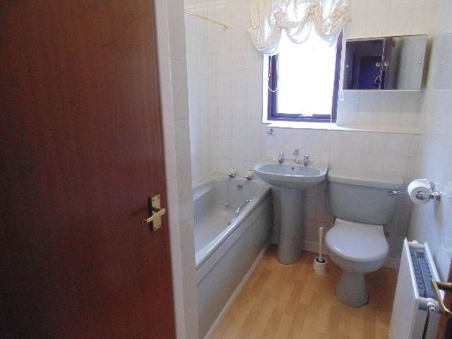  Image of 2 bedroom Flat to rent in High Street Kilmacolm PA13 at Kilmacolm Kilmacolm Inverclyde, PA13 4BP