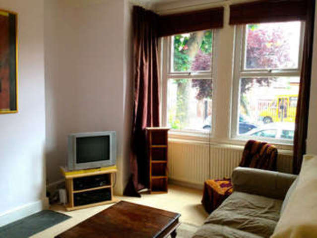  Image of 3 bedroom Terraced house to rent in Selwyn Avenue London E4 at Selwyn Avenue  Greater London, E4 9LS