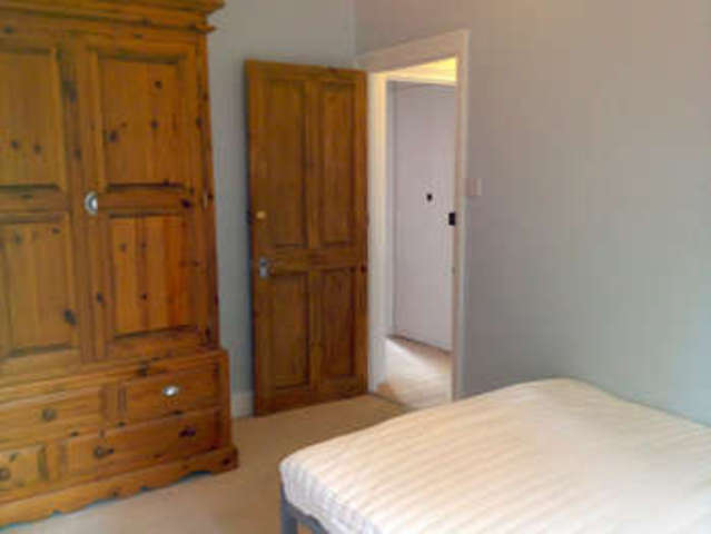  Image of 3 bedroom Terraced house to rent in Selwyn Avenue London E4 at Selwyn Avenue  Greater London, E4 9LS